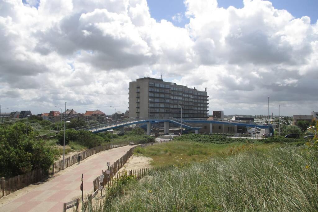 Appartement Residentie Astrid Met Private Parking Bredene Exterior foto